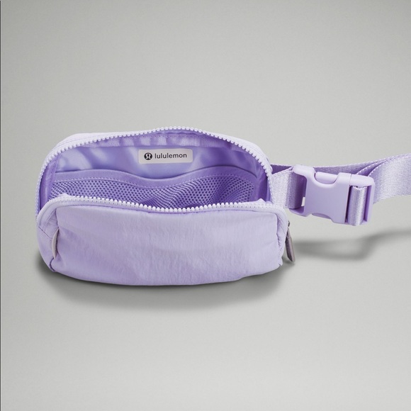 ✨Sold✨Lululemon • Everywhere Belt Bag - Picture 6 of 11